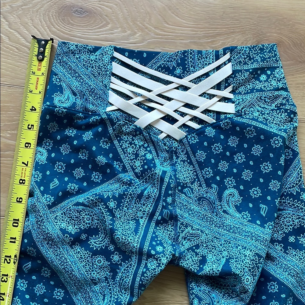 Fabletics patterned workout pants - Picture 2 of 16